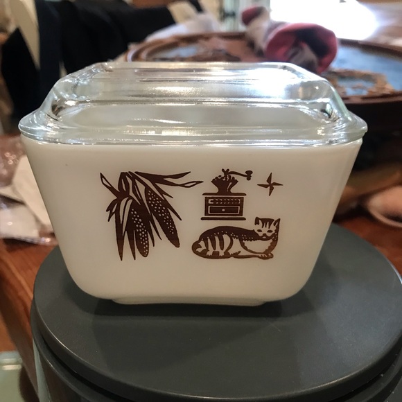 Vintage Pyrex Early American 501 “fridgie” 1.5 cups with lid. Made in USA - Picture 8 of 10